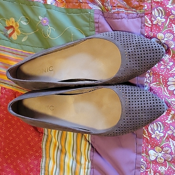 Vionic Flats - Picture 1 of 3